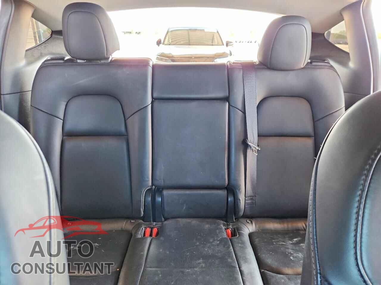 TESLA MODEL Y 2020 - 5YJYGDEE4LF037357