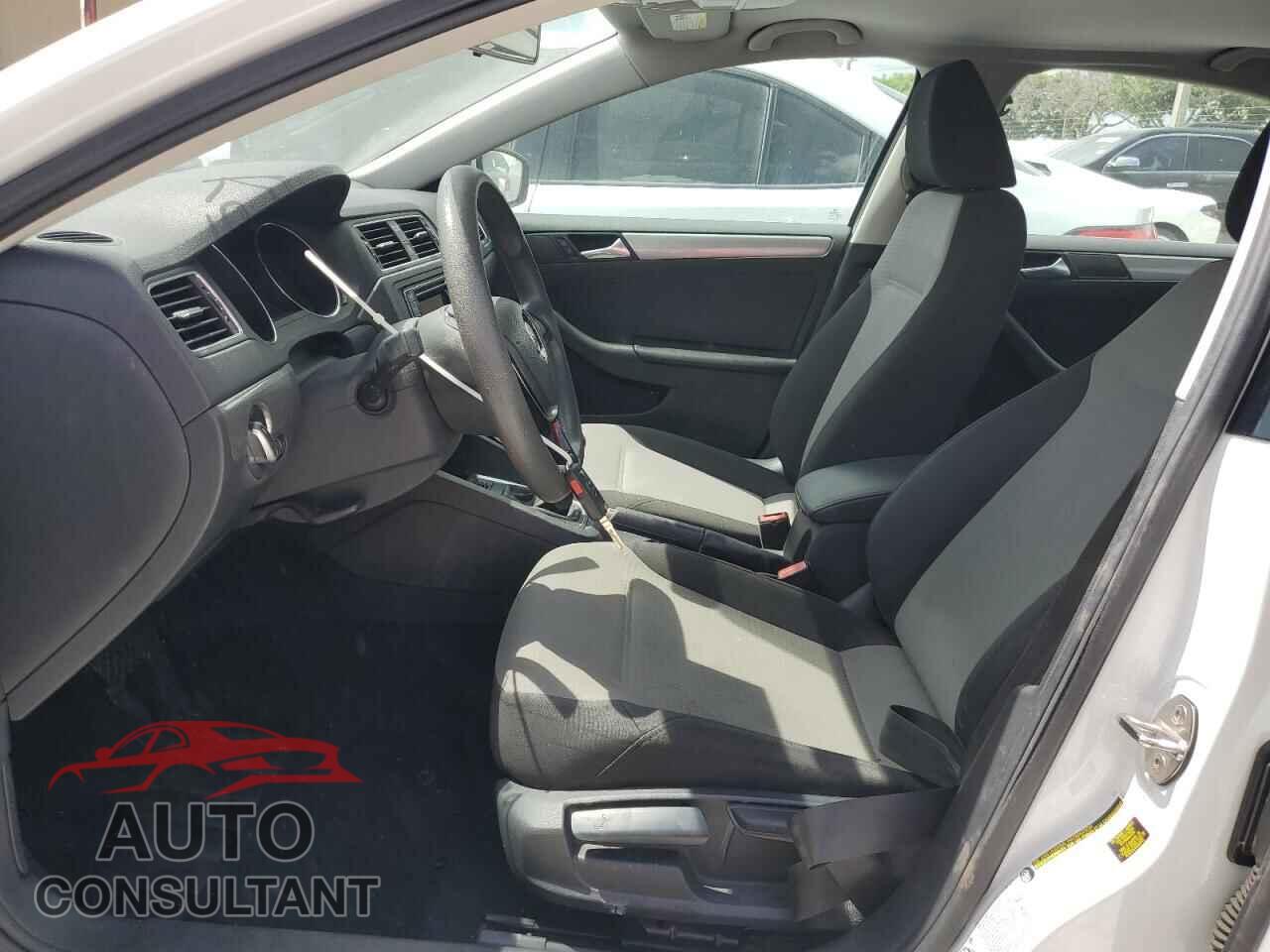VOLKSWAGEN JETTA 2017 - 3VW2B7AJ8HM381606