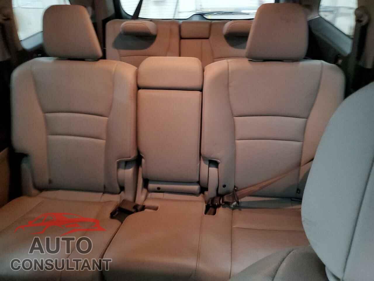 HONDA PILOT 2018 - 5FNYF6H96JB029268