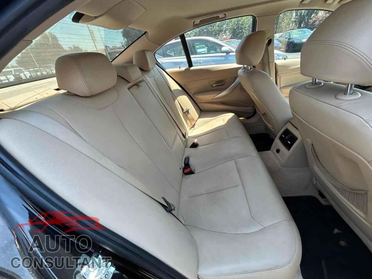 BMW 3 SERIES 2012 - WBA3C1C55CF430719