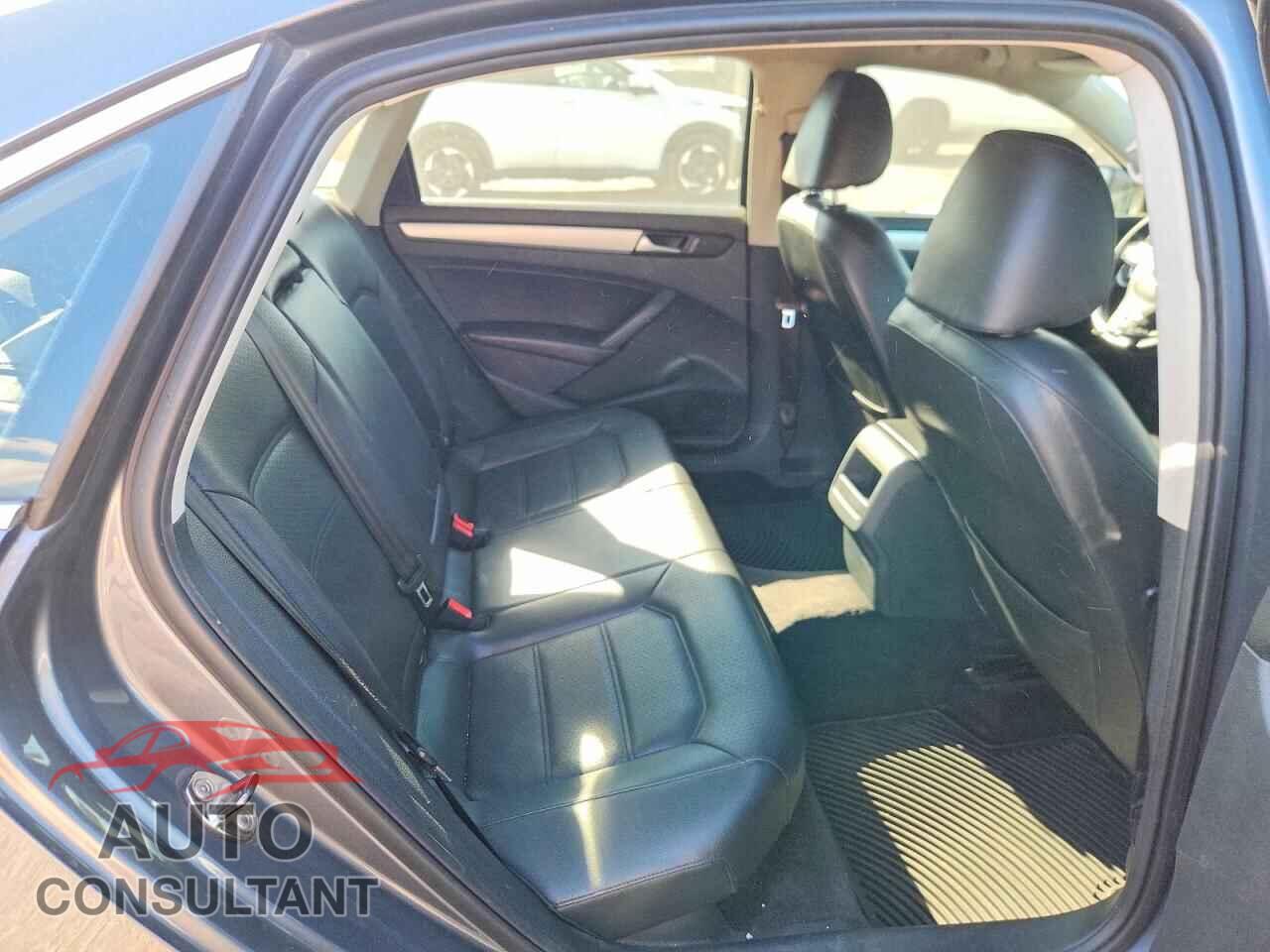 VOLKSWAGEN PASSAT 2012 - 1VWBP7A33CC063065