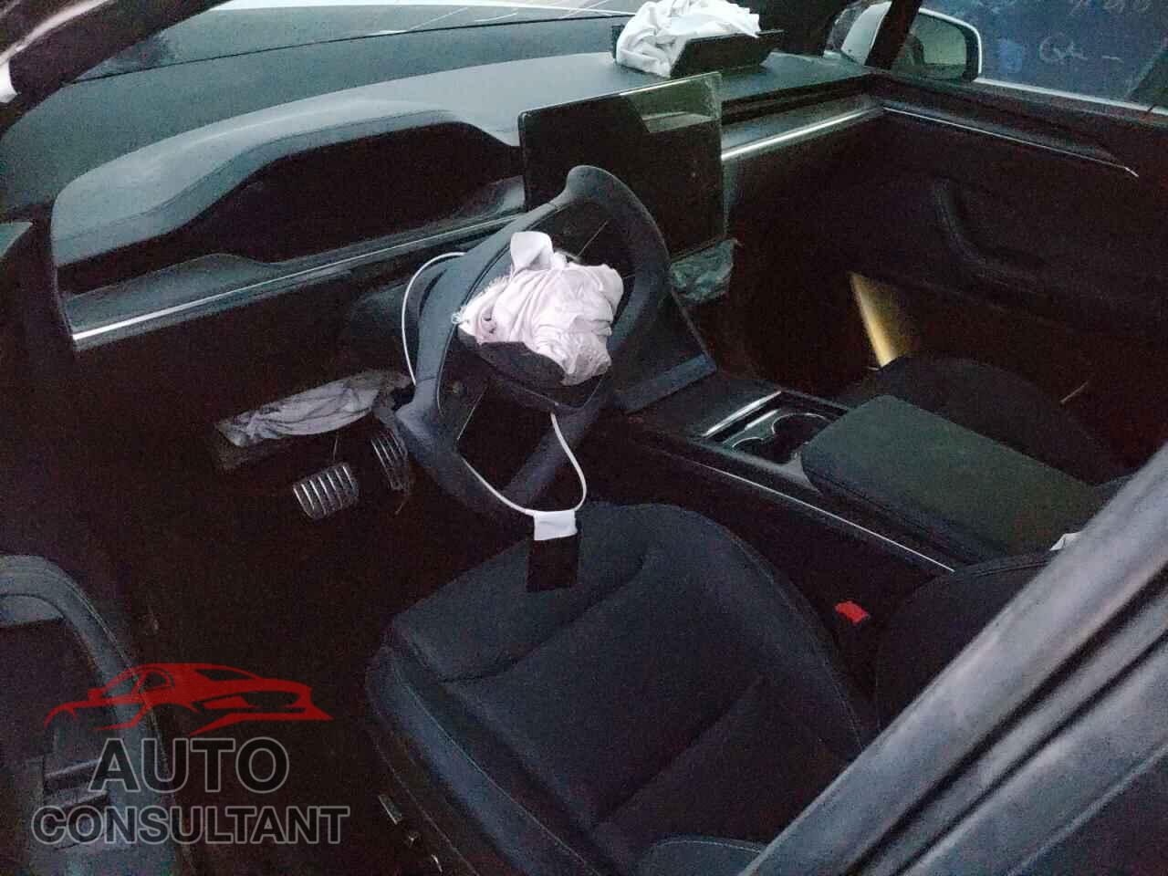 TESLA MODEL X 2023 - 7SAXCBE65PF404828