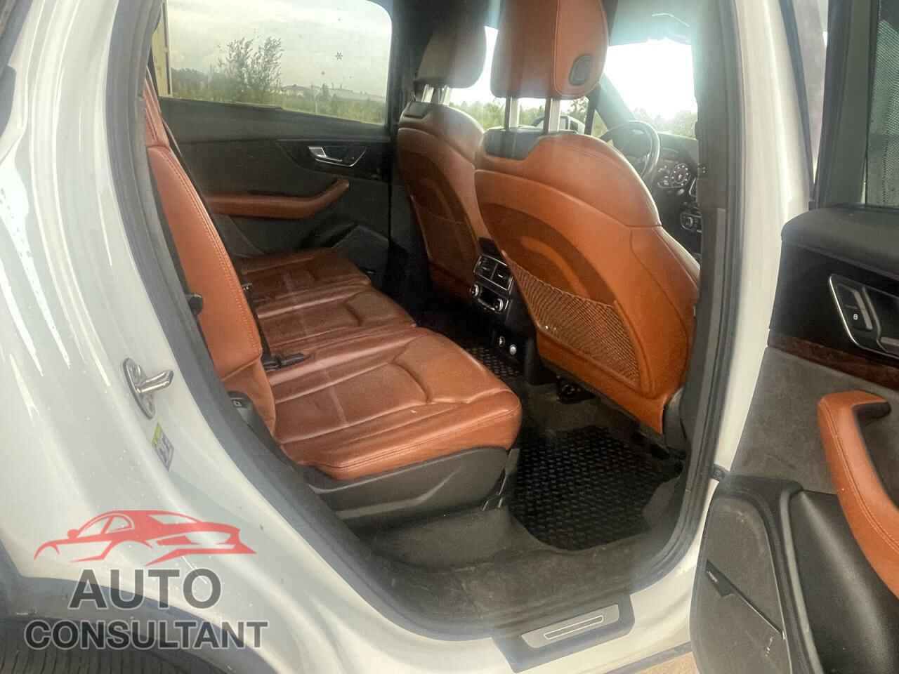 AUDI Q7 2018 - WA1VAAF76JD018357