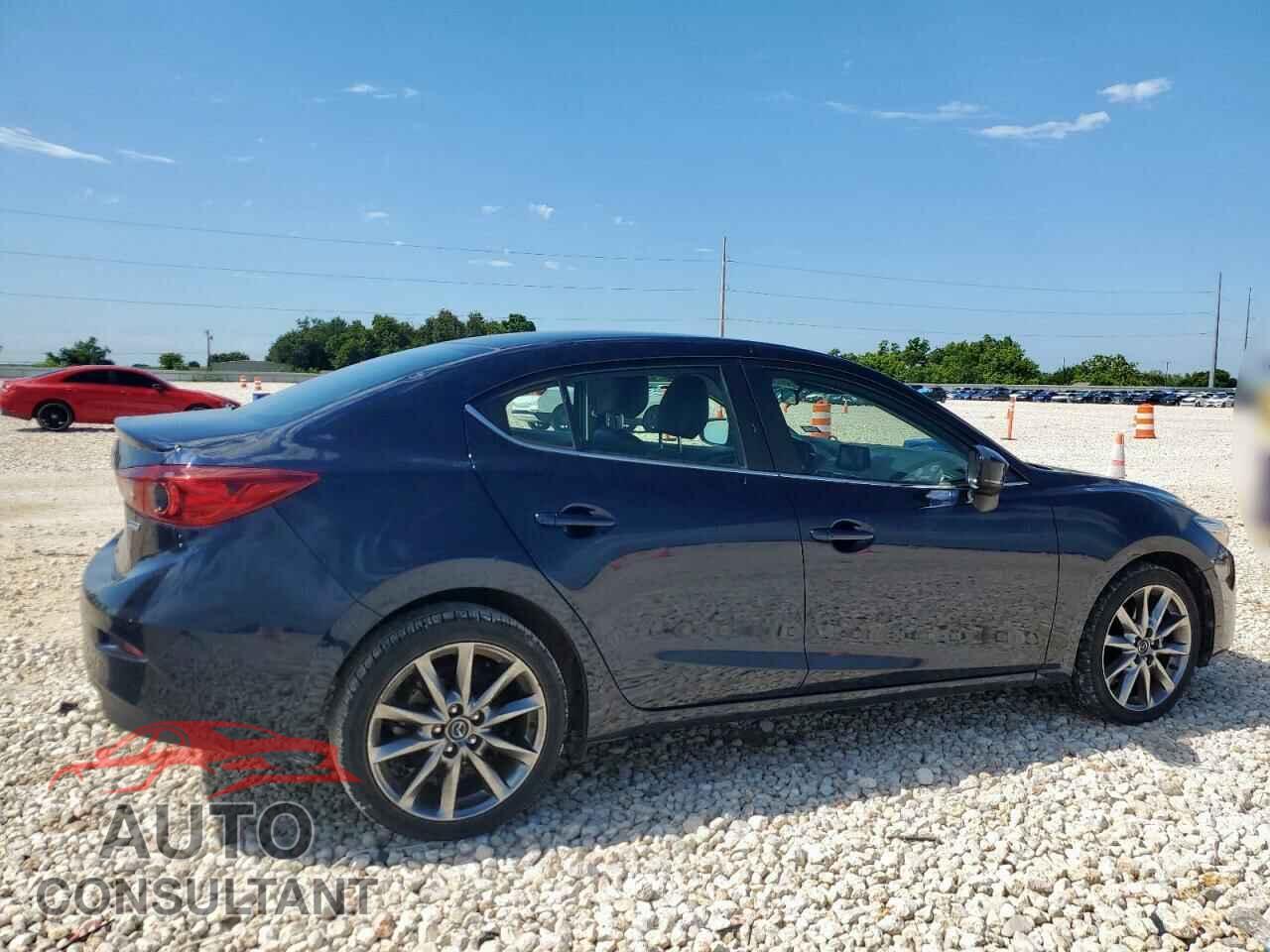 MAZDA 3 2018 - 3MZBN1V37JM168099