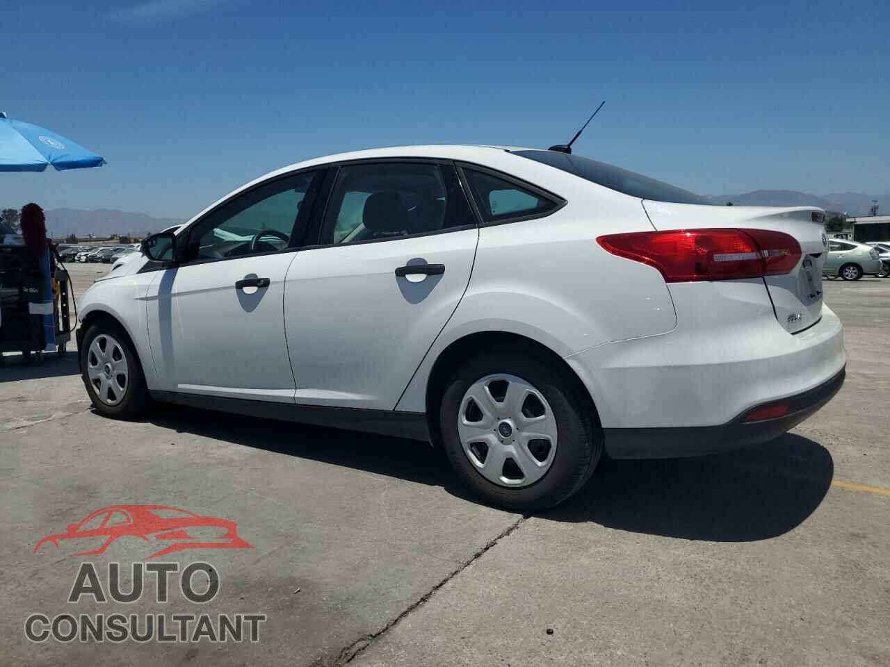 FORD FOCUS 2017 - 1FADP3E27HL215173