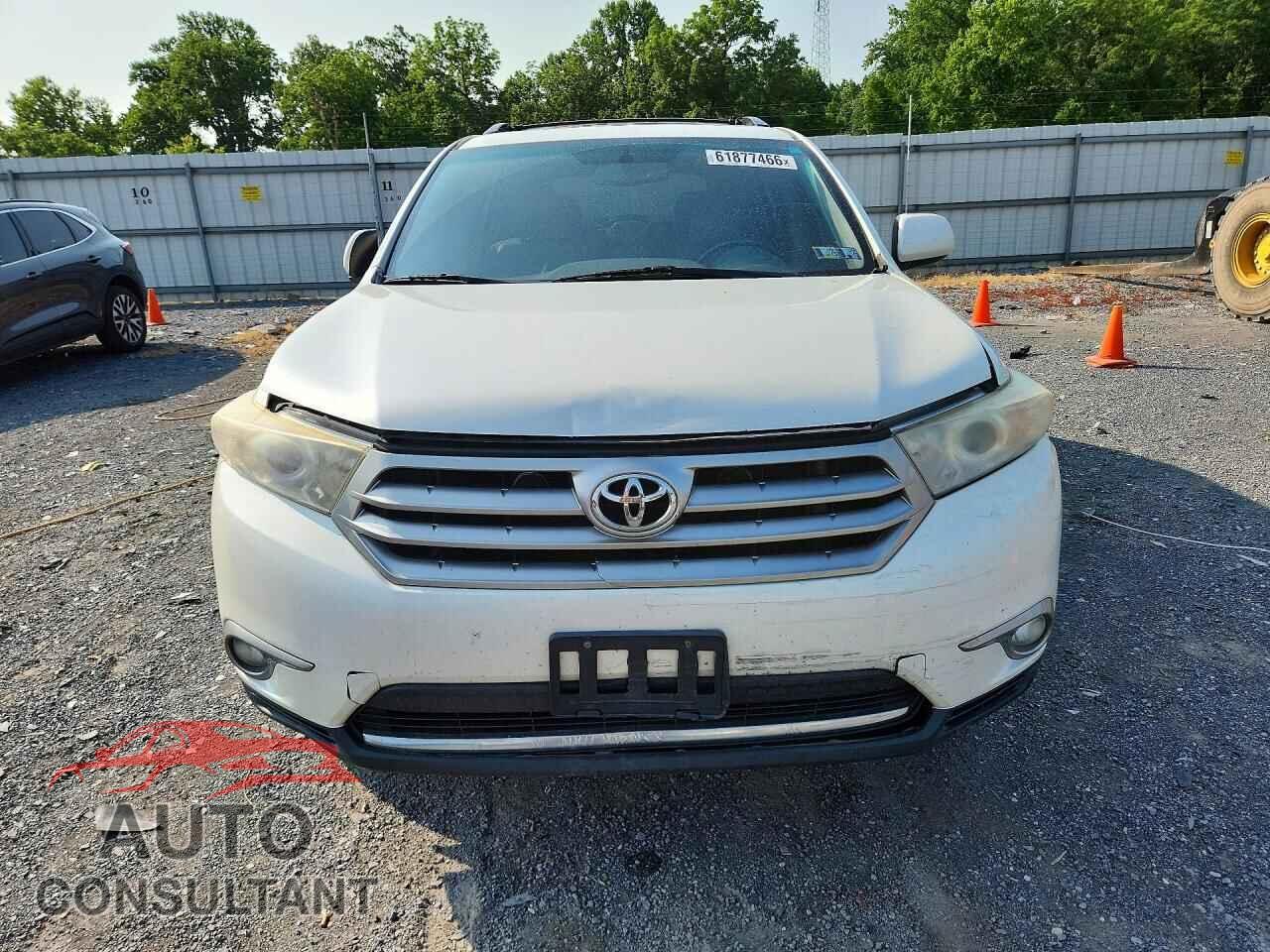 TOYOTA HIGHLANDER 2013 - 5TDBK3EH8DS254884