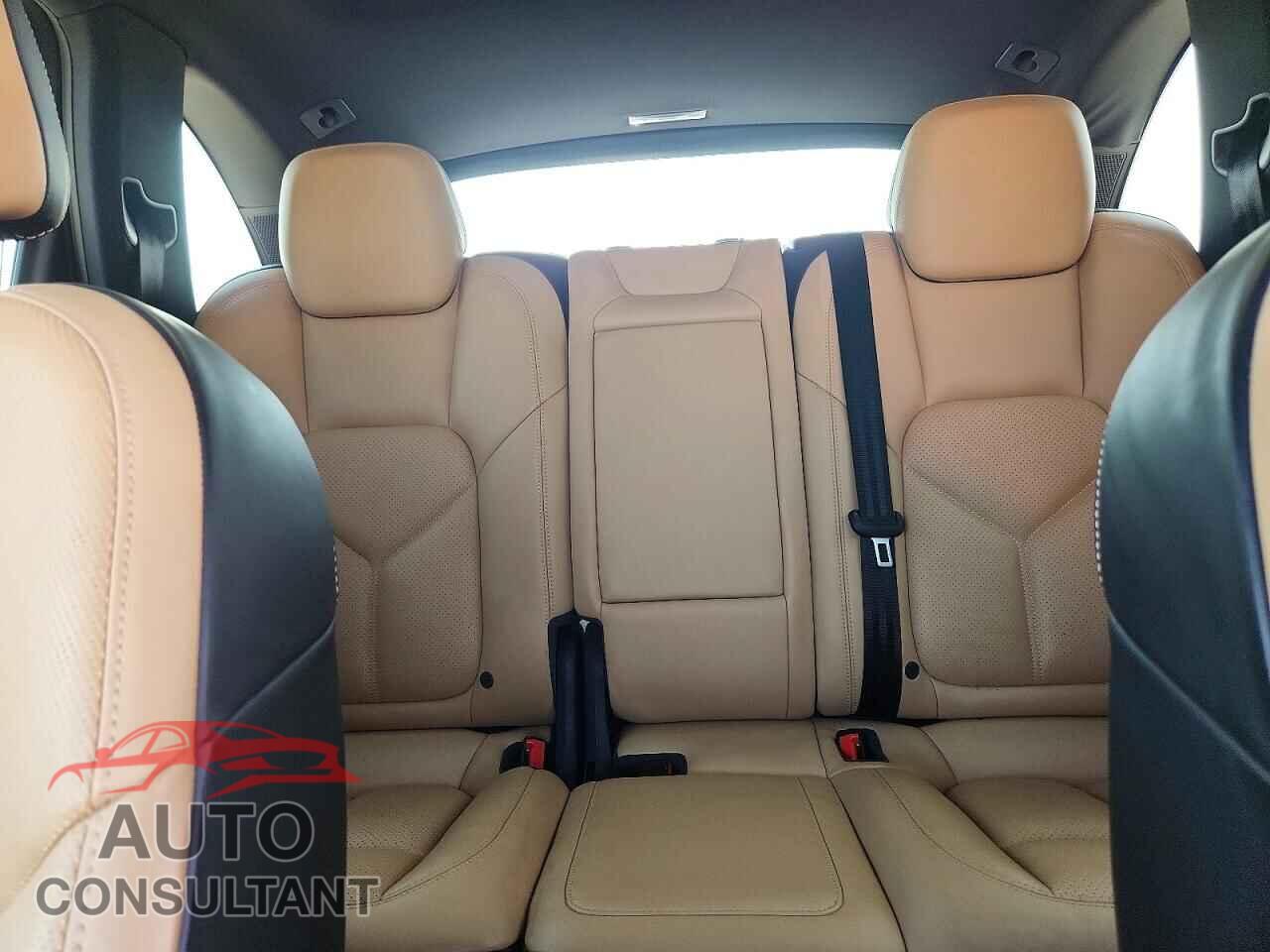 PORSCHE CAYENNE 2016 - WP1AF2A28GLA40512