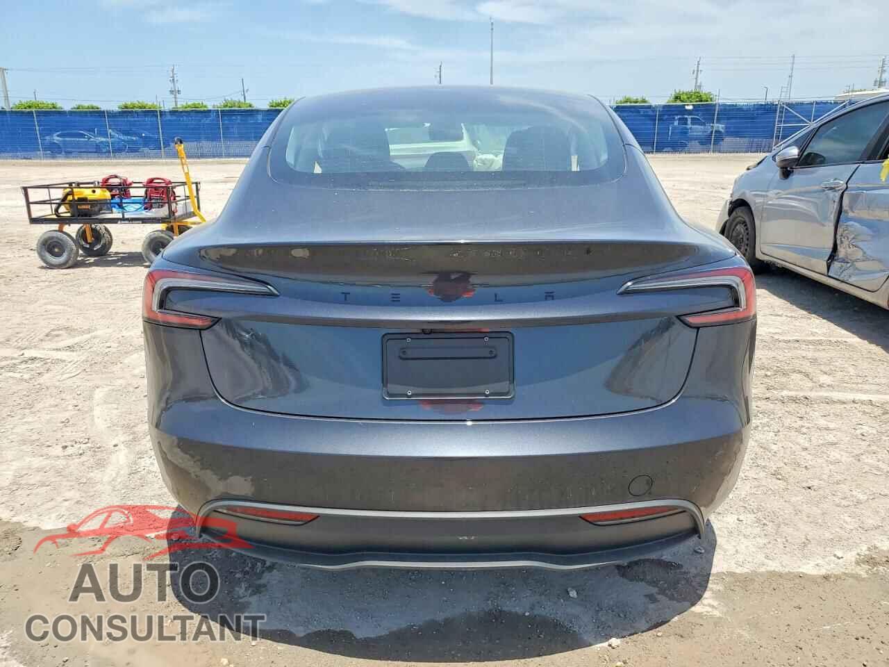 TESLA MODEL 3 2026 - 5YJ3E1EAXTF142318