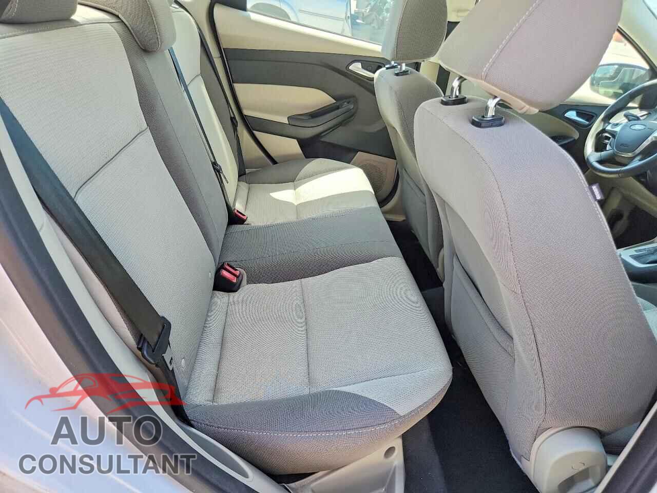 FORD FOCUS 2014 - 1FADP3F20EL430727