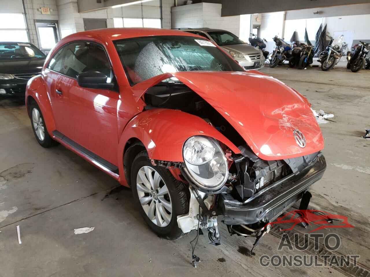 VOLKSWAGEN BEETLE 2018 - 3VWFD7AT1JM703635