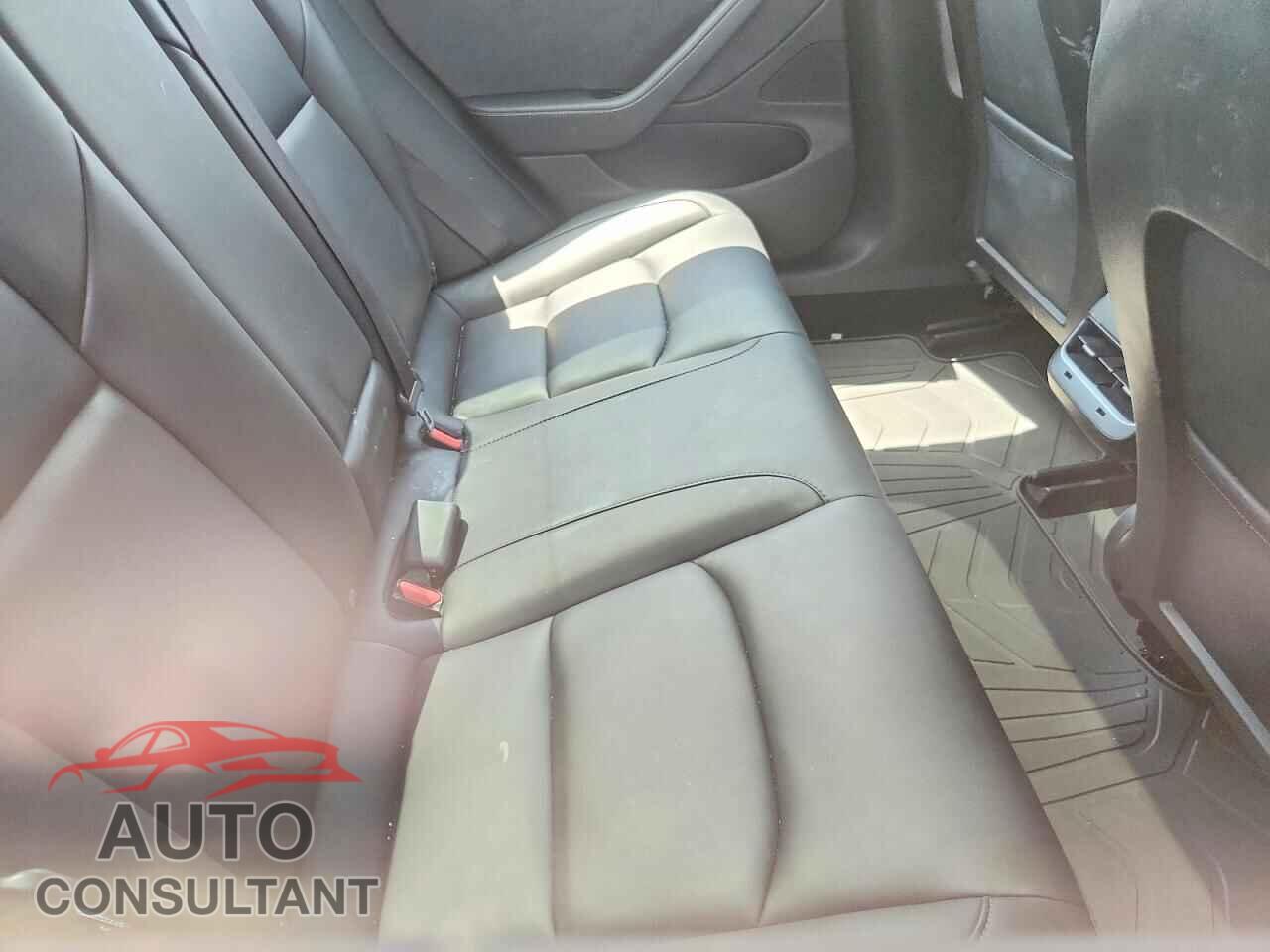TESLA MODEL 3 2019 - 5YJ3E1EA7KF397877