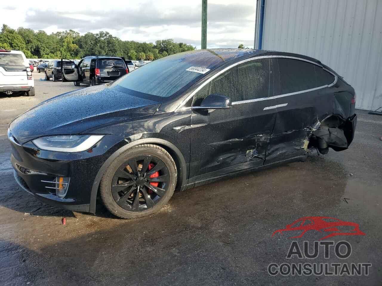 TESLA MODEL X 2018 - 5YJXCAE27JF110942