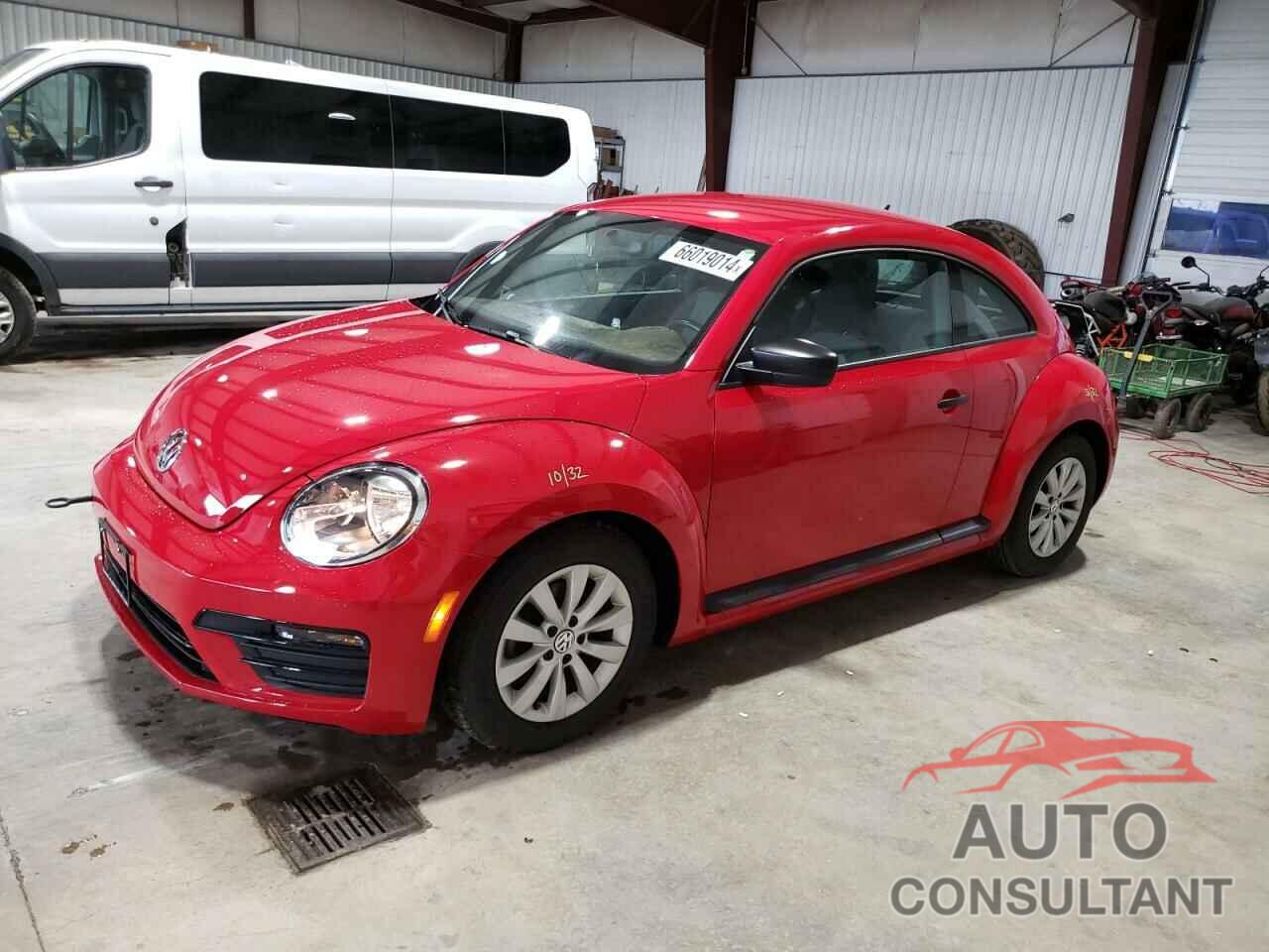 VOLKSWAGEN BEETLE 2018 - 3VWFD7AT0JM710298