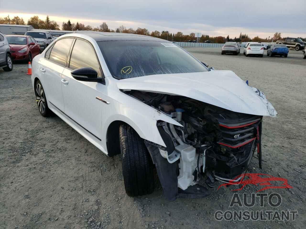 VOLKSWAGEN PASSAT 2018 - 1VWJM7A38JC035747