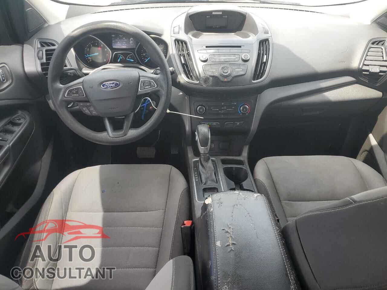 FORD ESCAPE 2017 - 1FMCU0F7XHUD34378