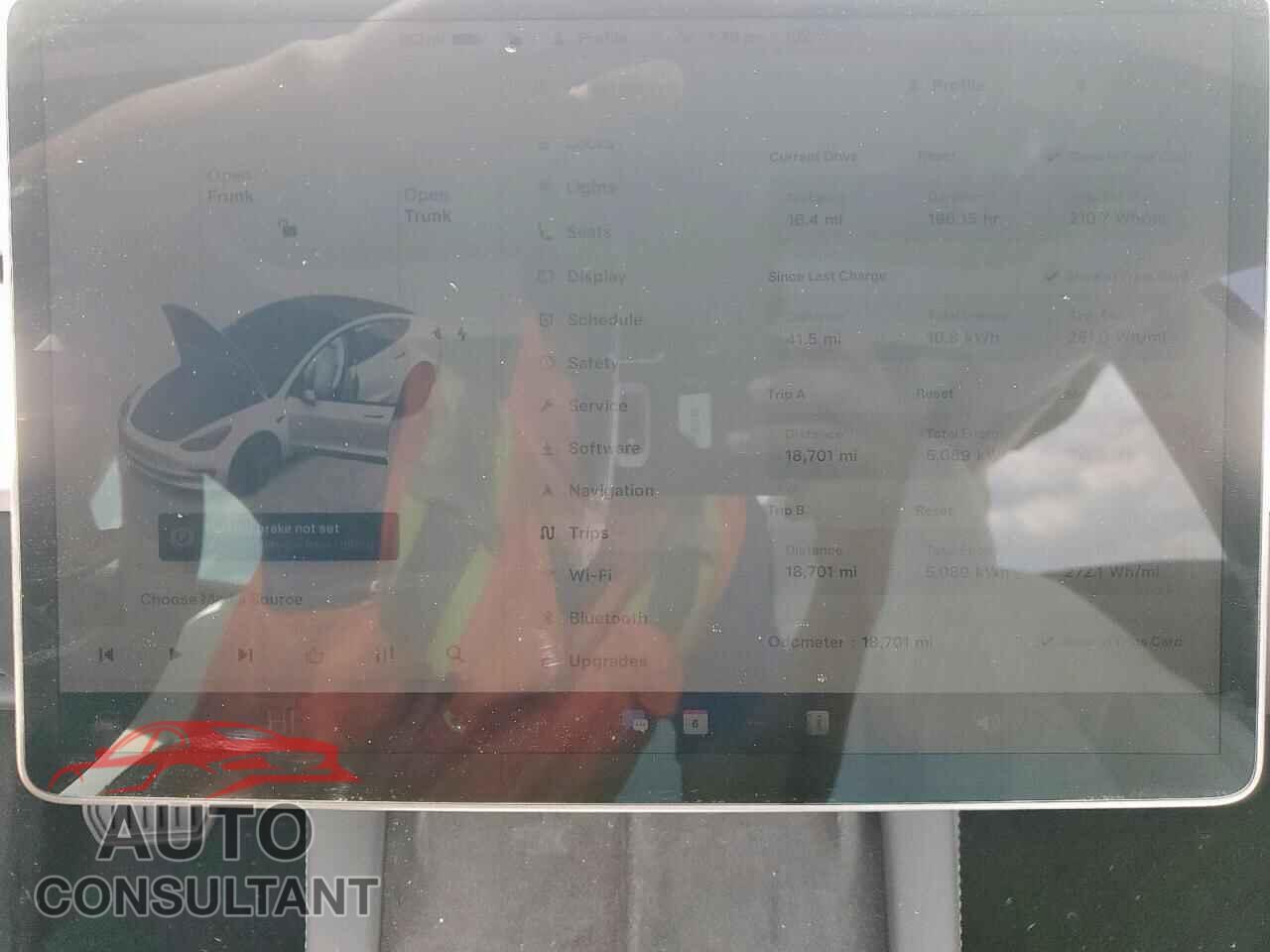 TESLA MODEL 3 2023 - 5YJ3E1EA5PF606492