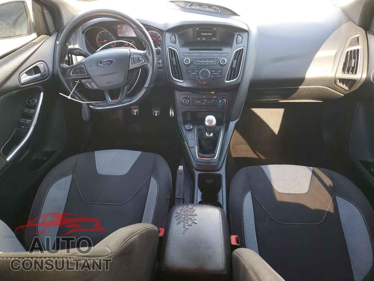 FORD FOCUS 2016 - 1FADP3L96GL405688
