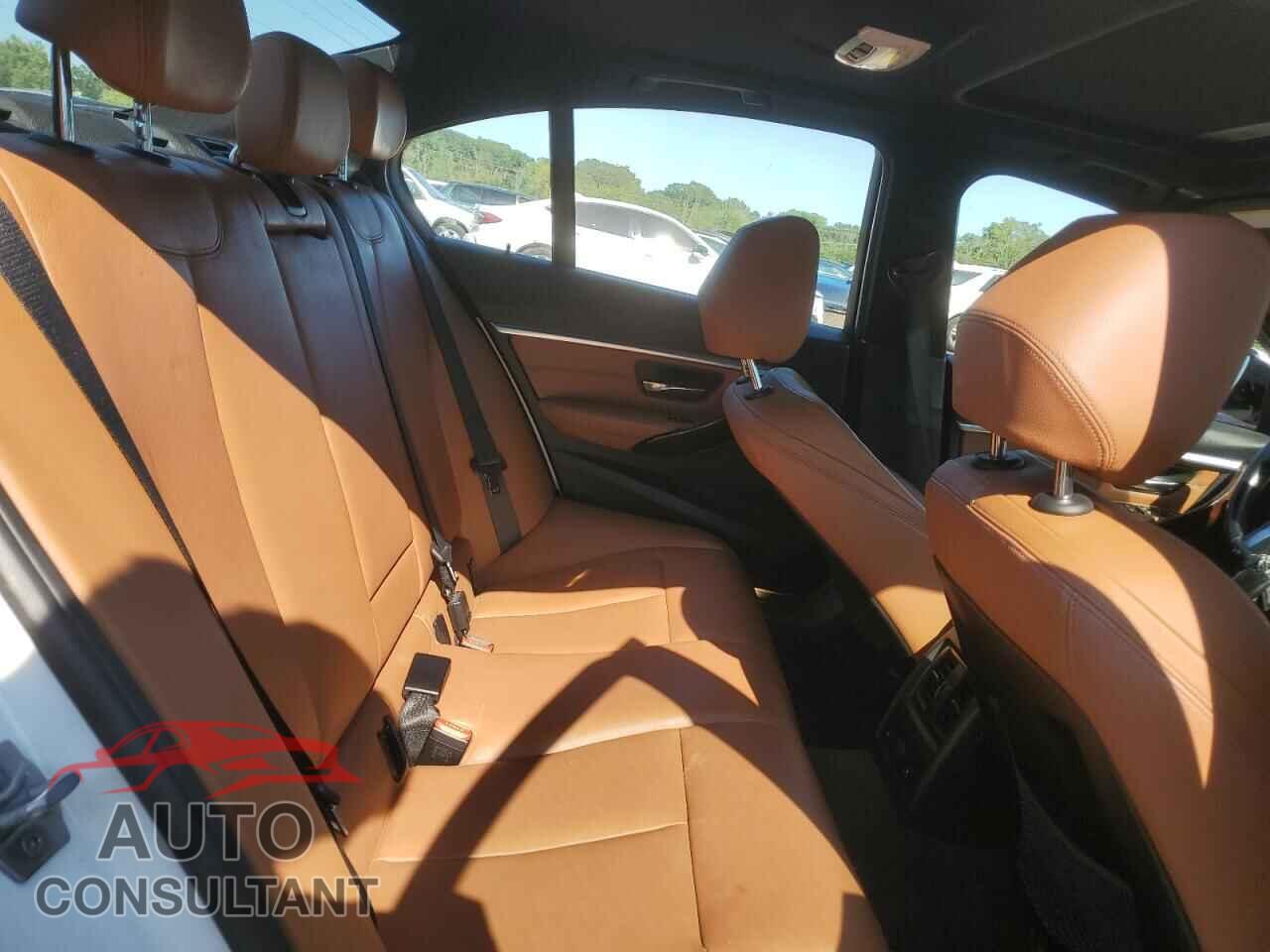 BMW 3 SERIES 2016 - WBA8E3G54GNU01083