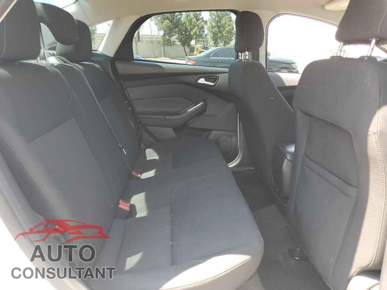 FORD FOCUS 2018 - 1FADP3FE5JL244749
