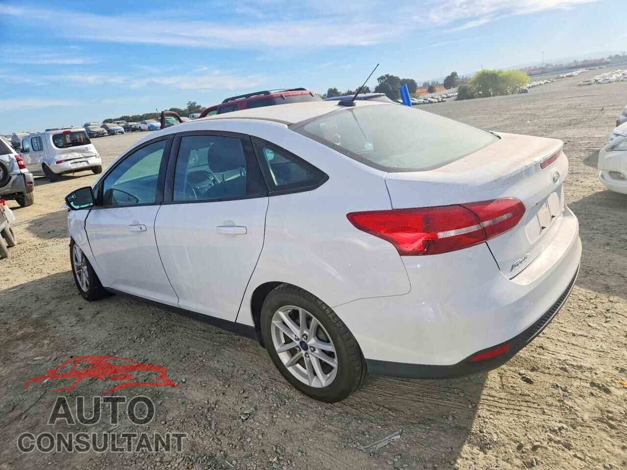 FORD FOCUS 2015 - 1FADP3F2XFL329101