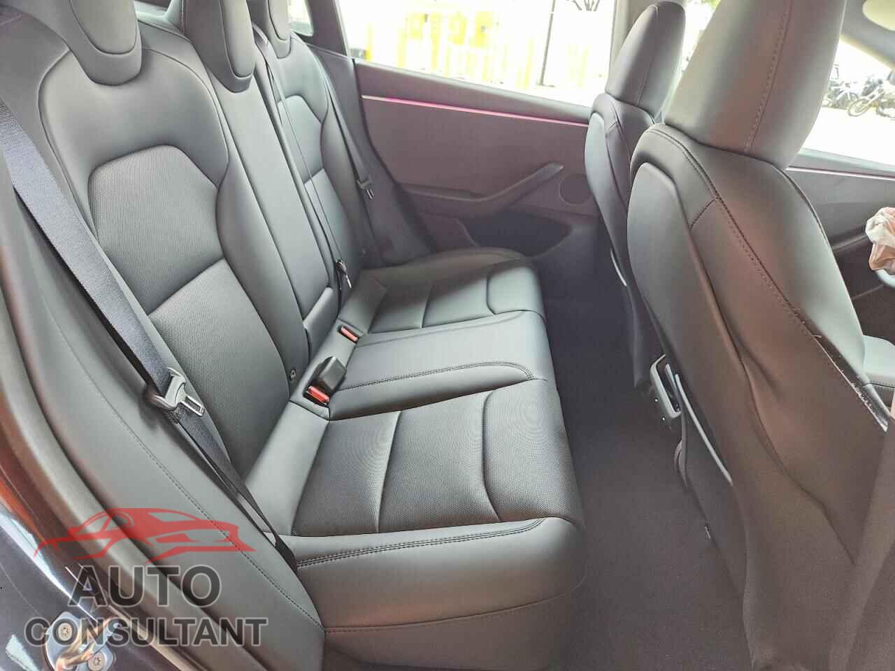 TESLA MODEL 3 2025 - 5YJ3E1EAXSF000596