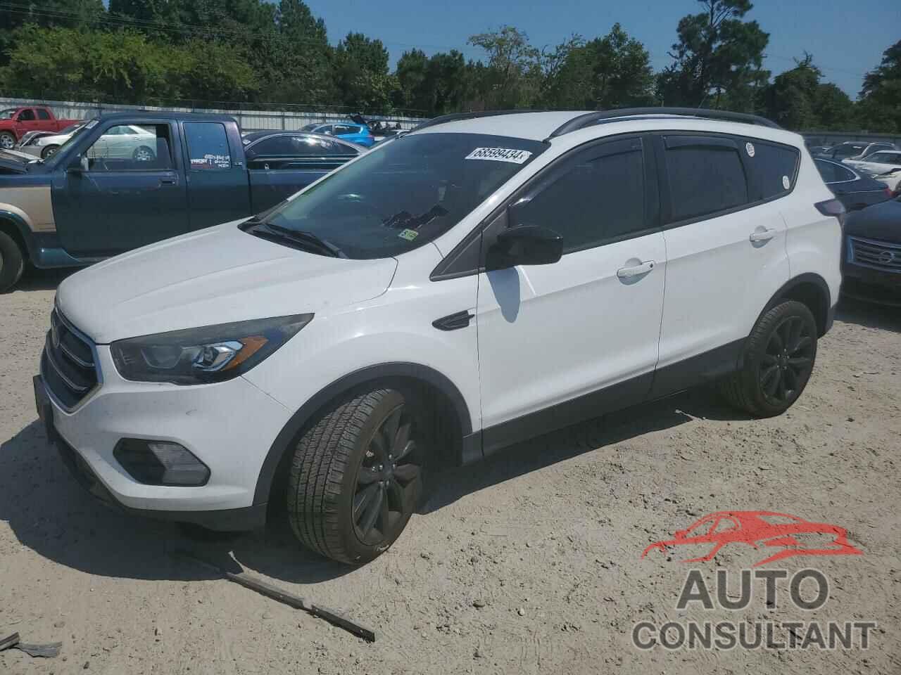 FORD ESCAPE 2017 - 1FMCU9GD0HUD28565