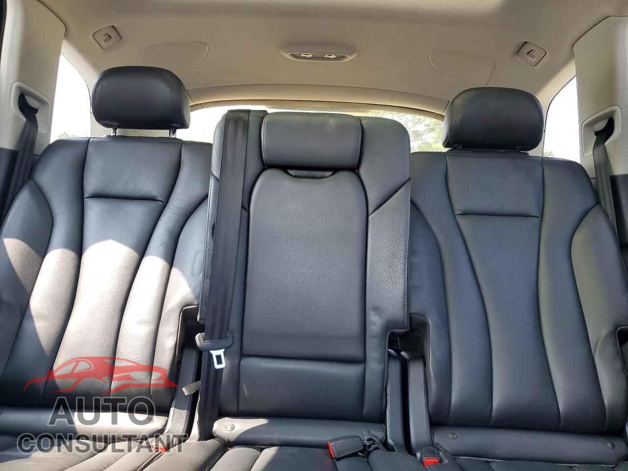 AUDI Q7 2019 - WA1LHAF74KD022007