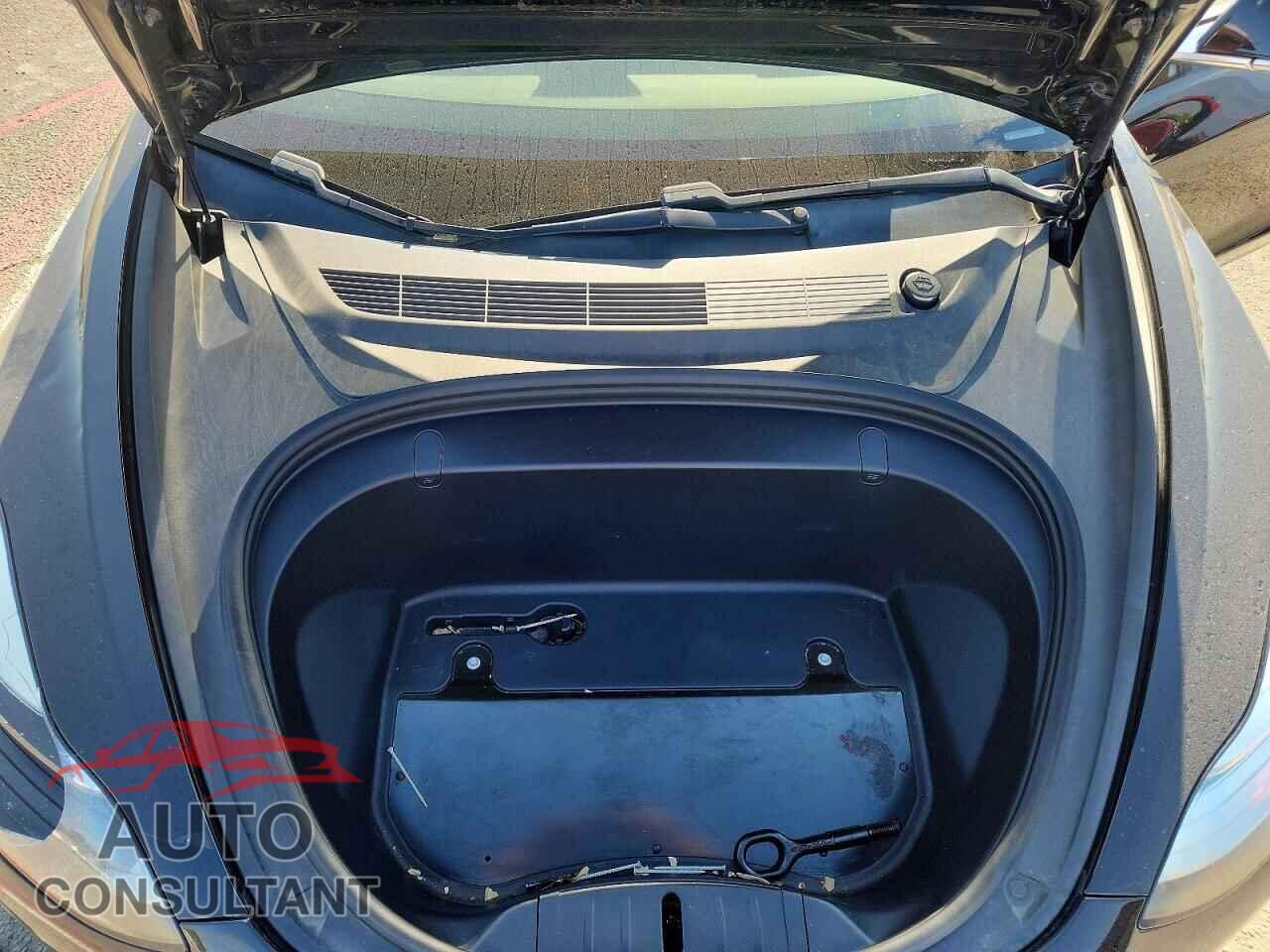 TESLA MODEL 3 2018 - 5YJ3E1EB7JF083833