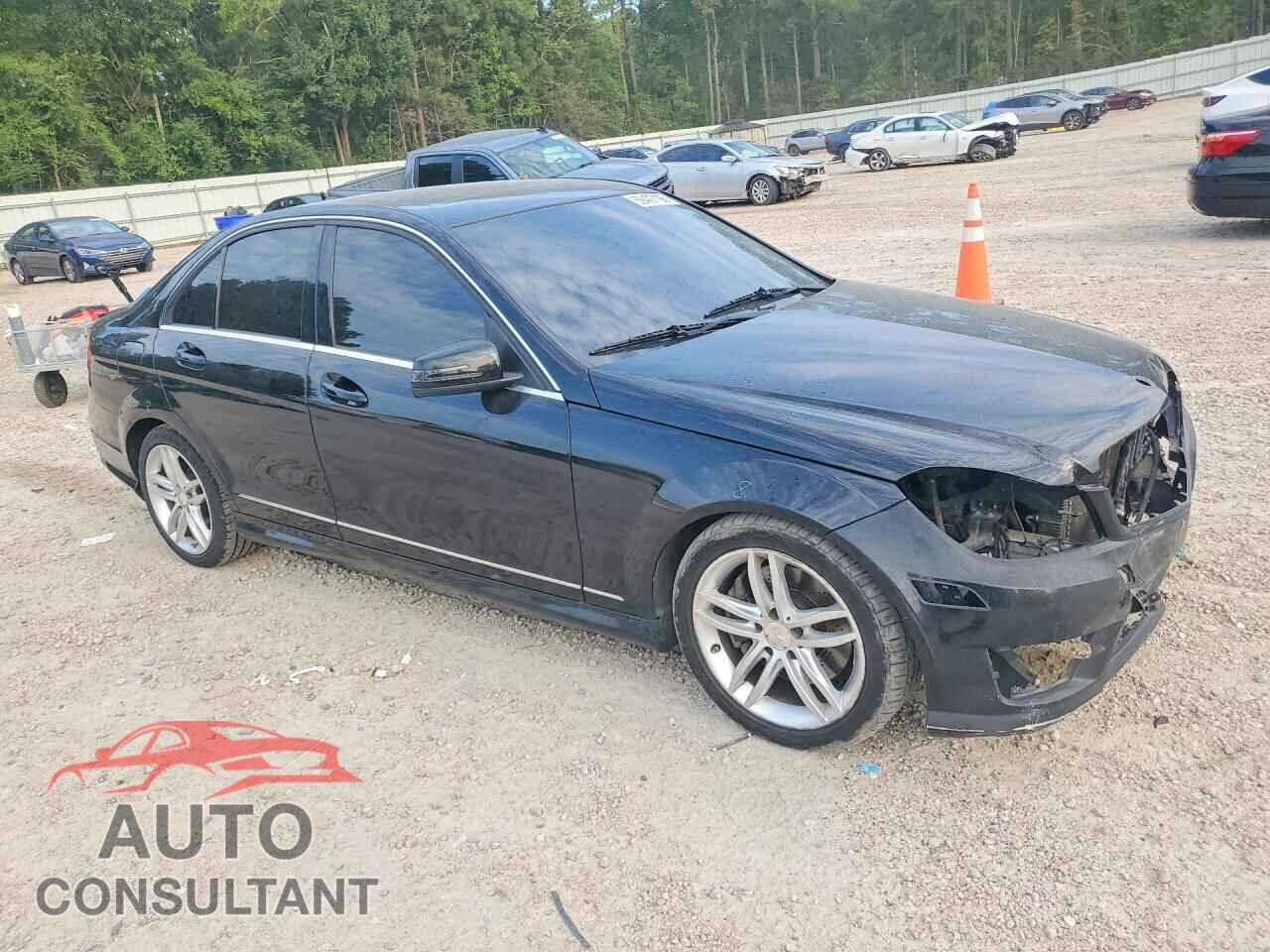 MERCEDES-BENZ C-CLASS 2013 - WDDGF8AB6DR266643