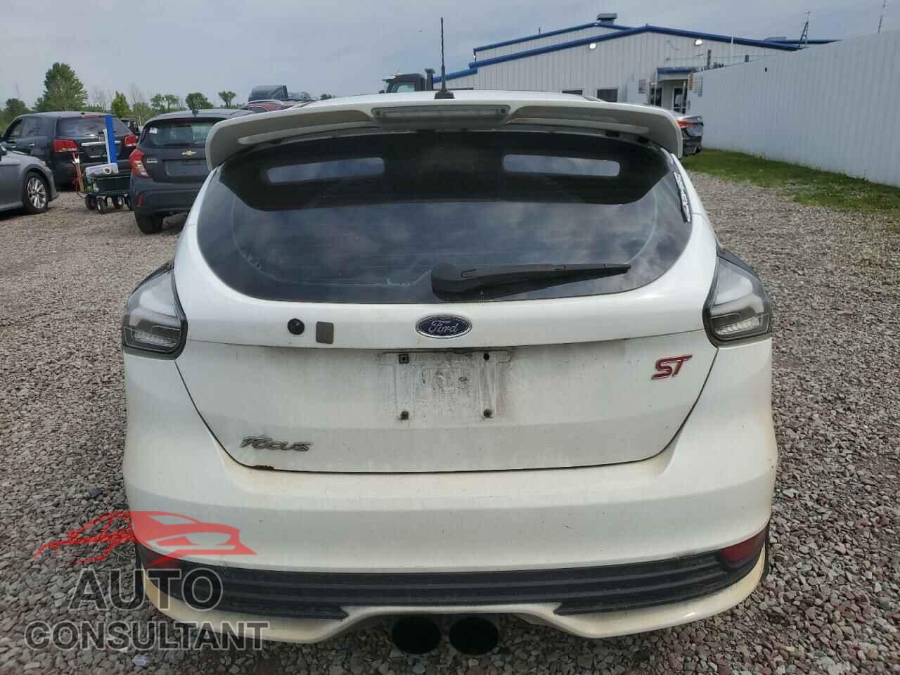 FORD FOCUS 2017 - 1FADP3L92HL320395