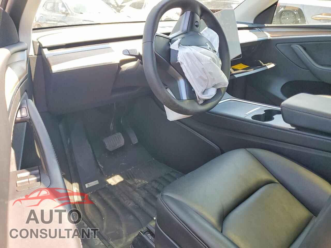 TESLA MODEL Y 2024 - 7SAYGDEE2RF130180