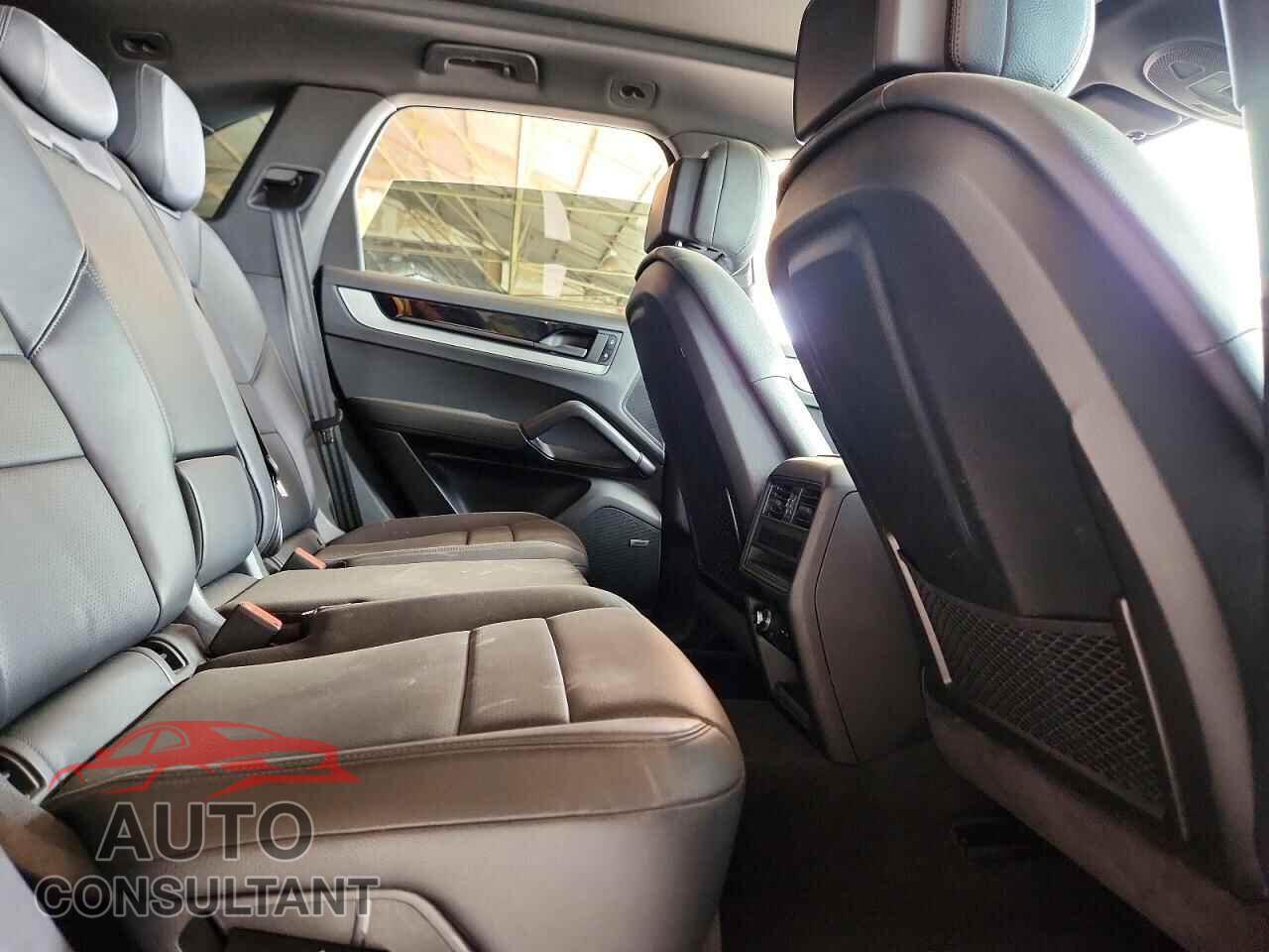 PORSCHE CAYENNE 2024 - WP1AA2AY6RDA10196