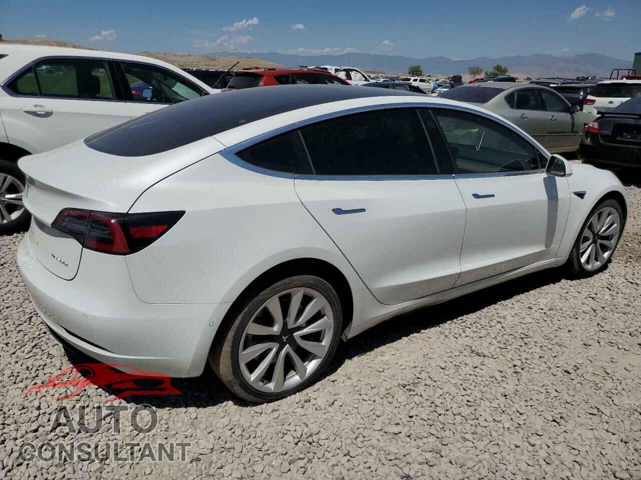 TESLA MODEL 3 2018 - 5YJ3E1EB0JF092373