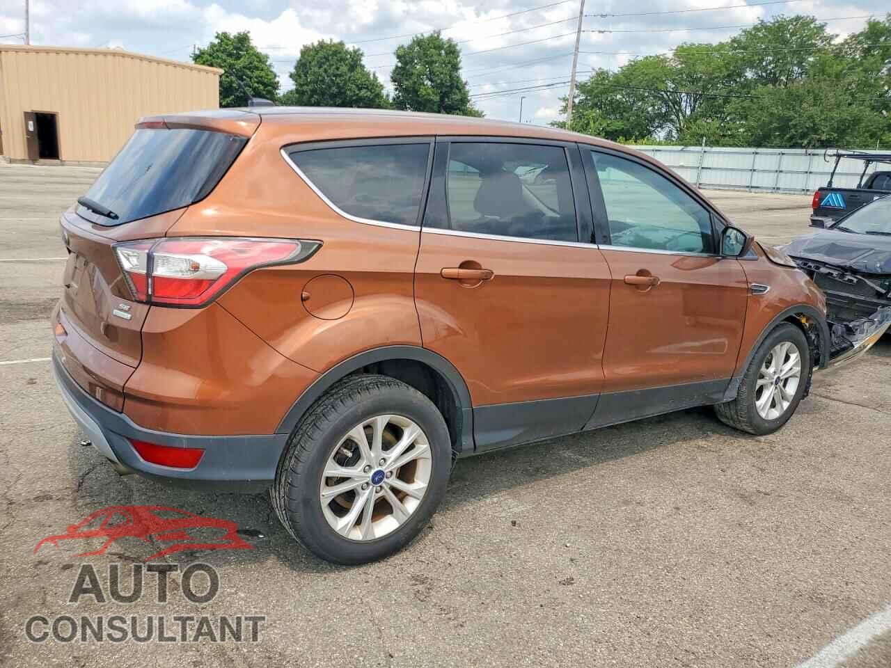 FORD ESCAPE 2017 - 1FMCU0G9XHUB04596