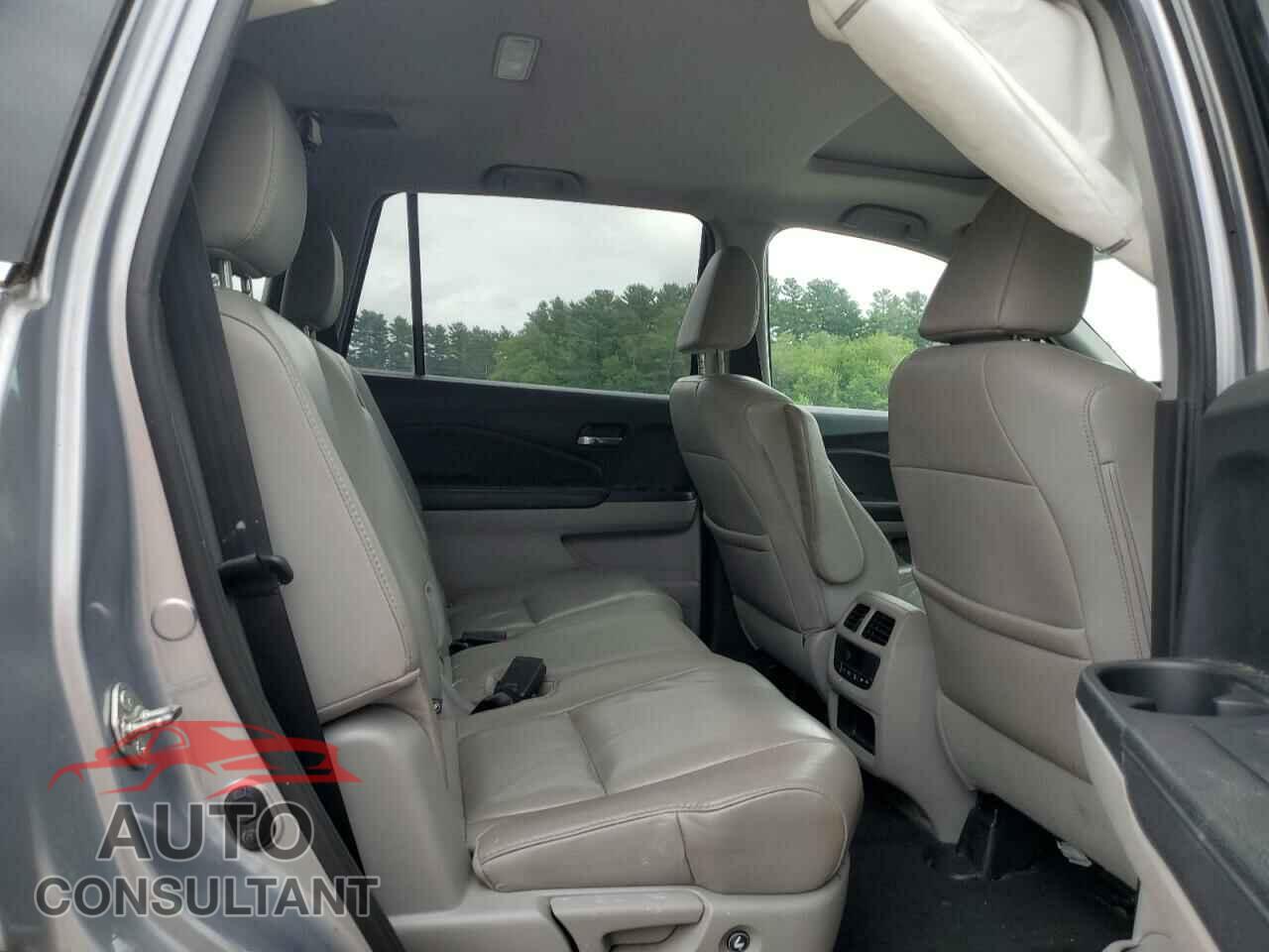 HONDA PILOT 2017 - 5FNYF6H75HB013524