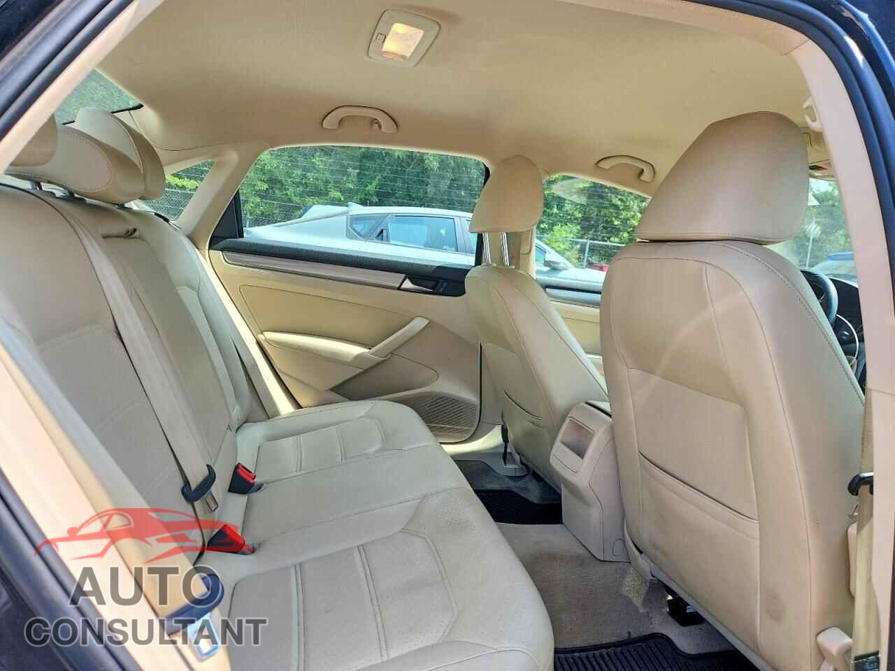 VOLKSWAGEN PASSAT 2014 - 1VWAP7A35EC003562