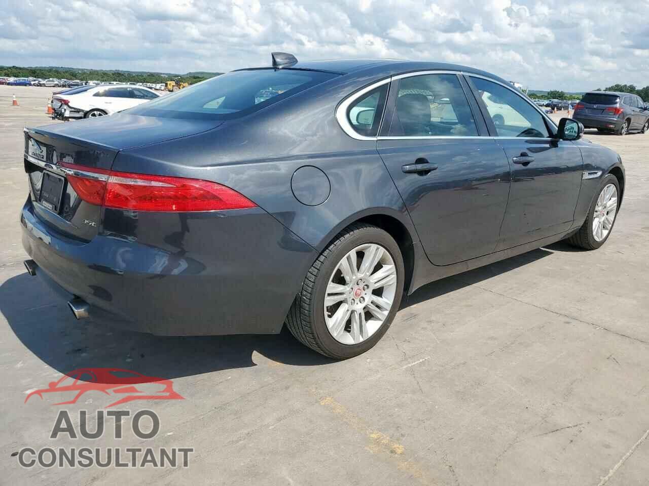 JAGUAR XF 2017 - SAJBD4BV9HCY43249