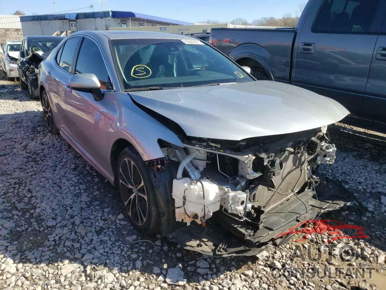 TOYOTA CAMRY 2018 - 4T1B11HK2JU640122