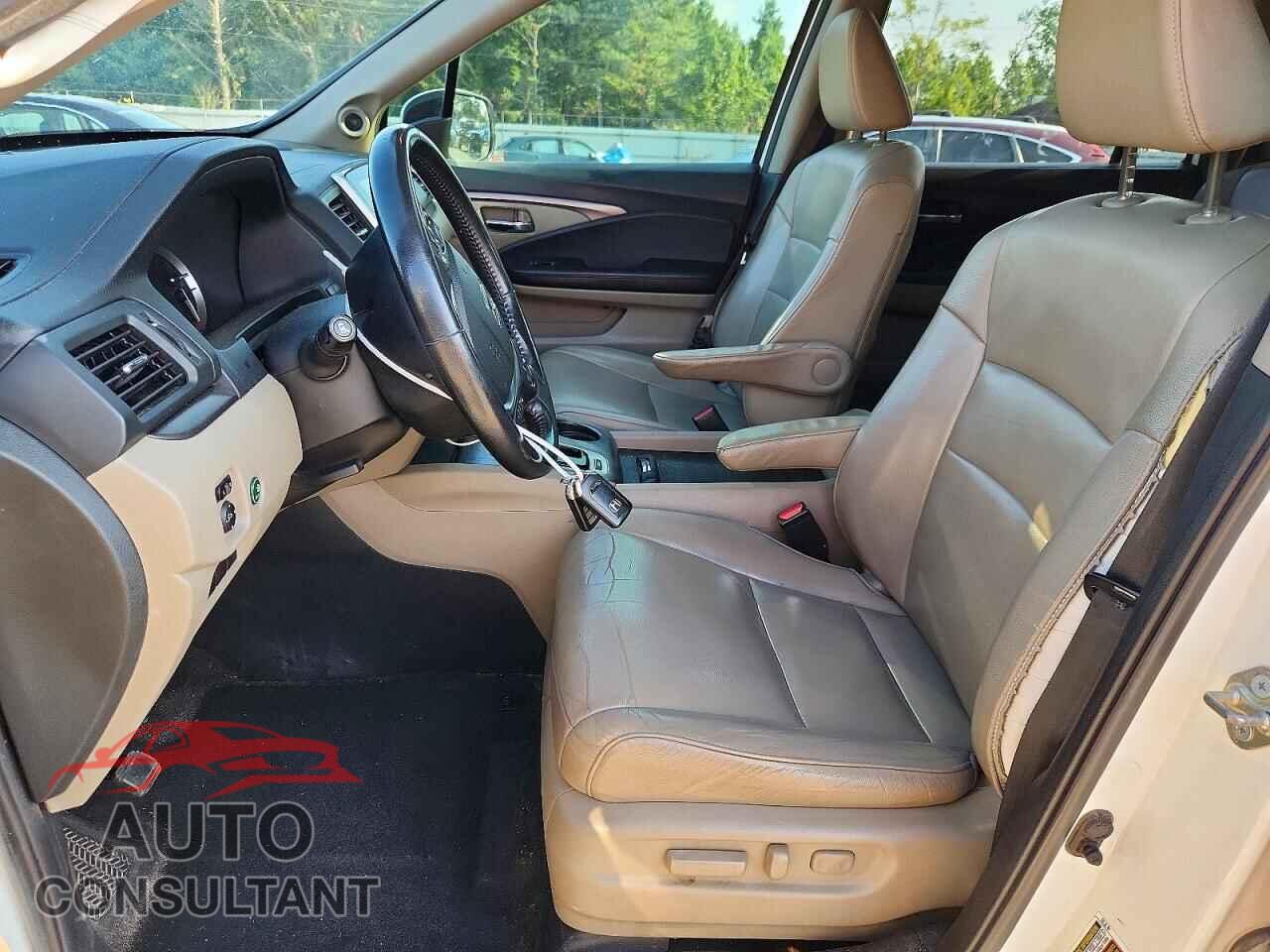 HONDA PILOT 2017 - 5FNYF5H55HB006484