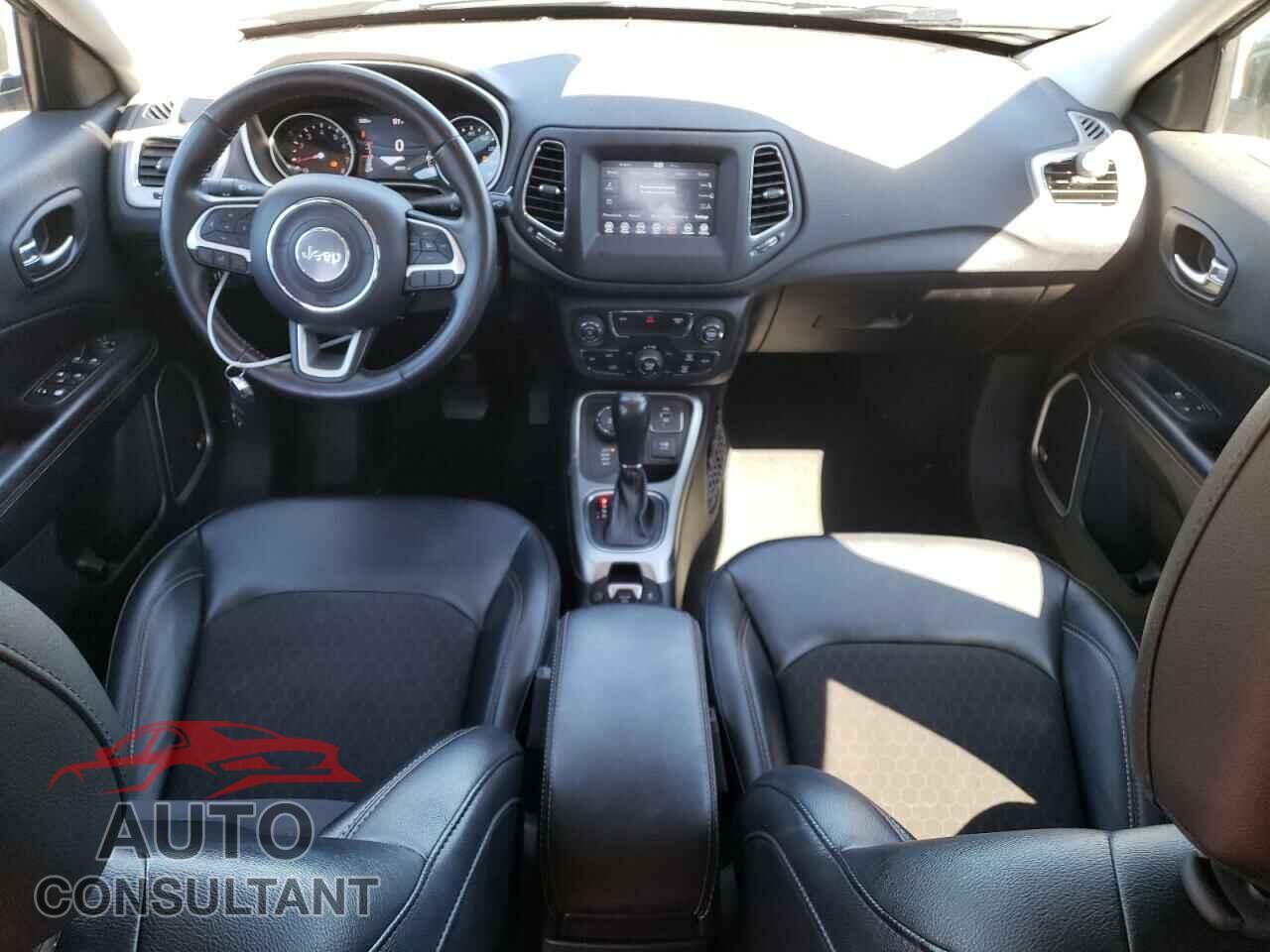 JEEP COMPASS 2018 - 3C4NJDBB4JT492660