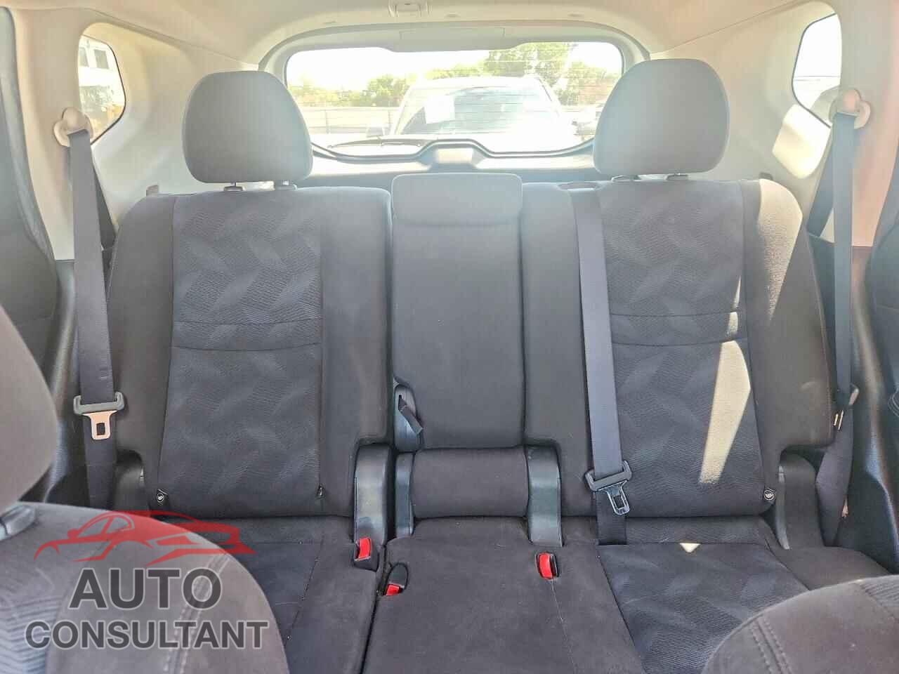 NISSAN ROGUE 2015 - KNMAT2MT0FP575002