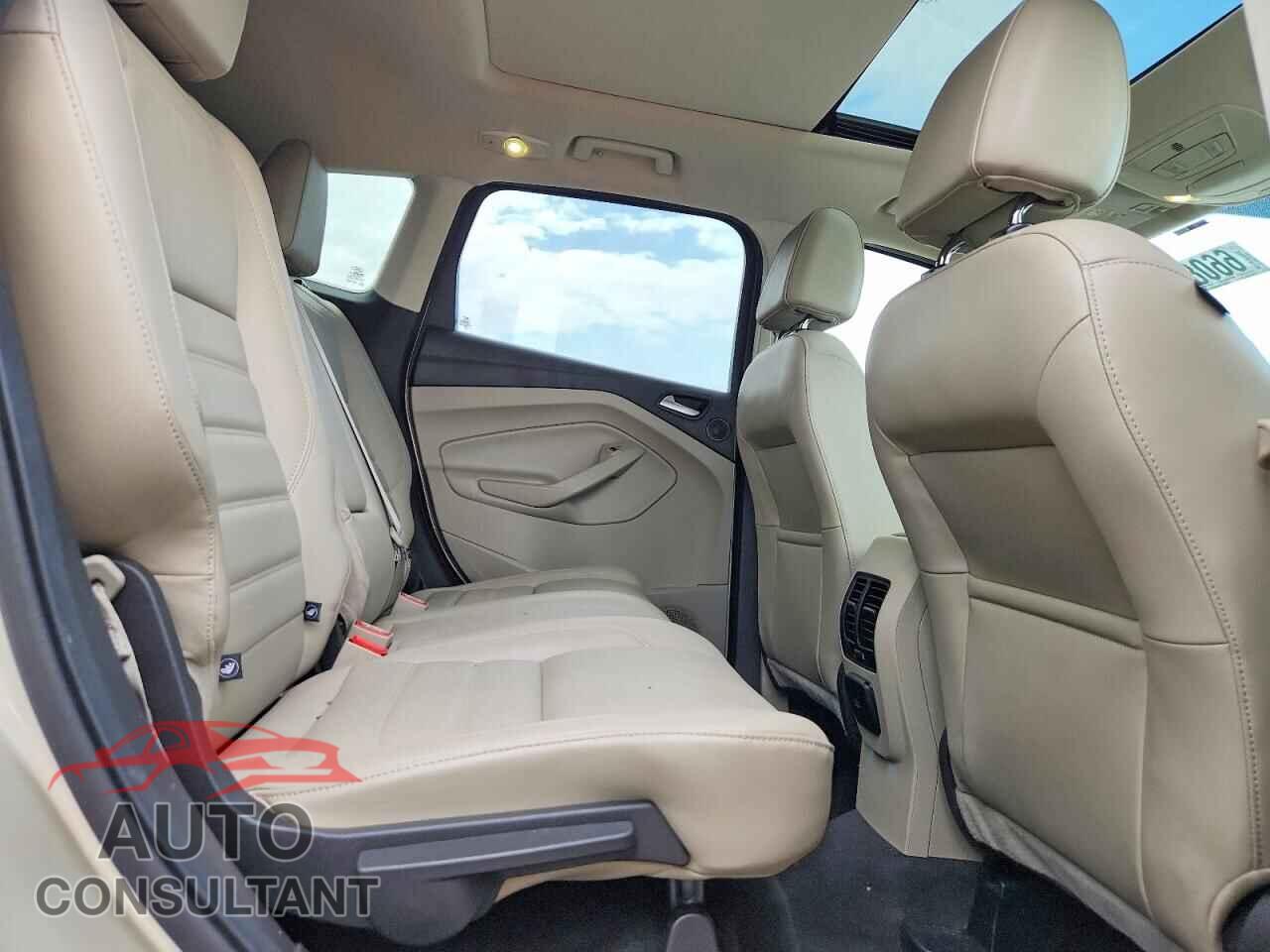 FORD ESCAPE 2017 - 1FMCU9J93HUB56066