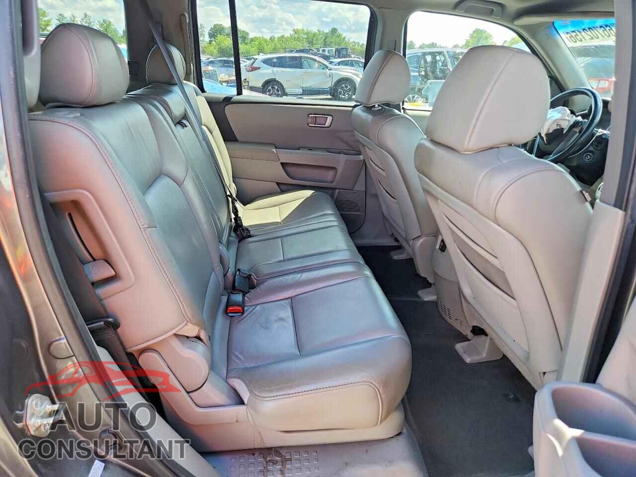 HONDA PILOT 2011 - 5FNYF4H50BB036316