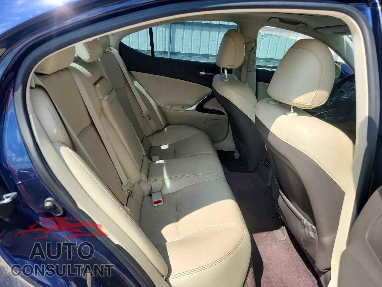 LEXUS IS 2011 - JTHCF5C24B5050586