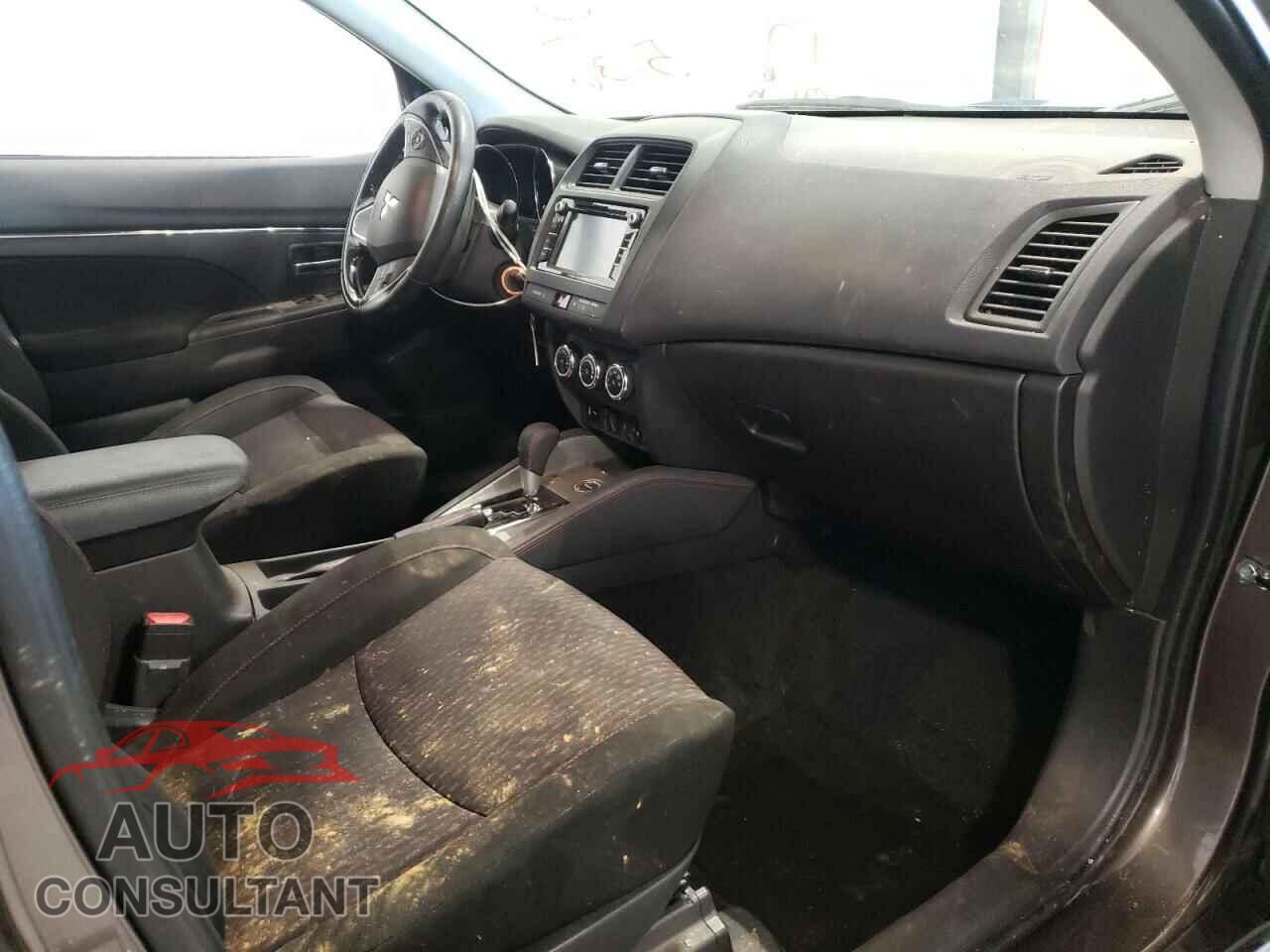 MITSUBISHI OUTLANDER 2018 - JA4AR3AU2JU005136