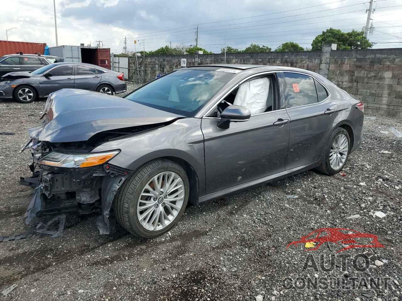 TOYOTA CAMRY 2018 - 4T1B11HK5JU142917