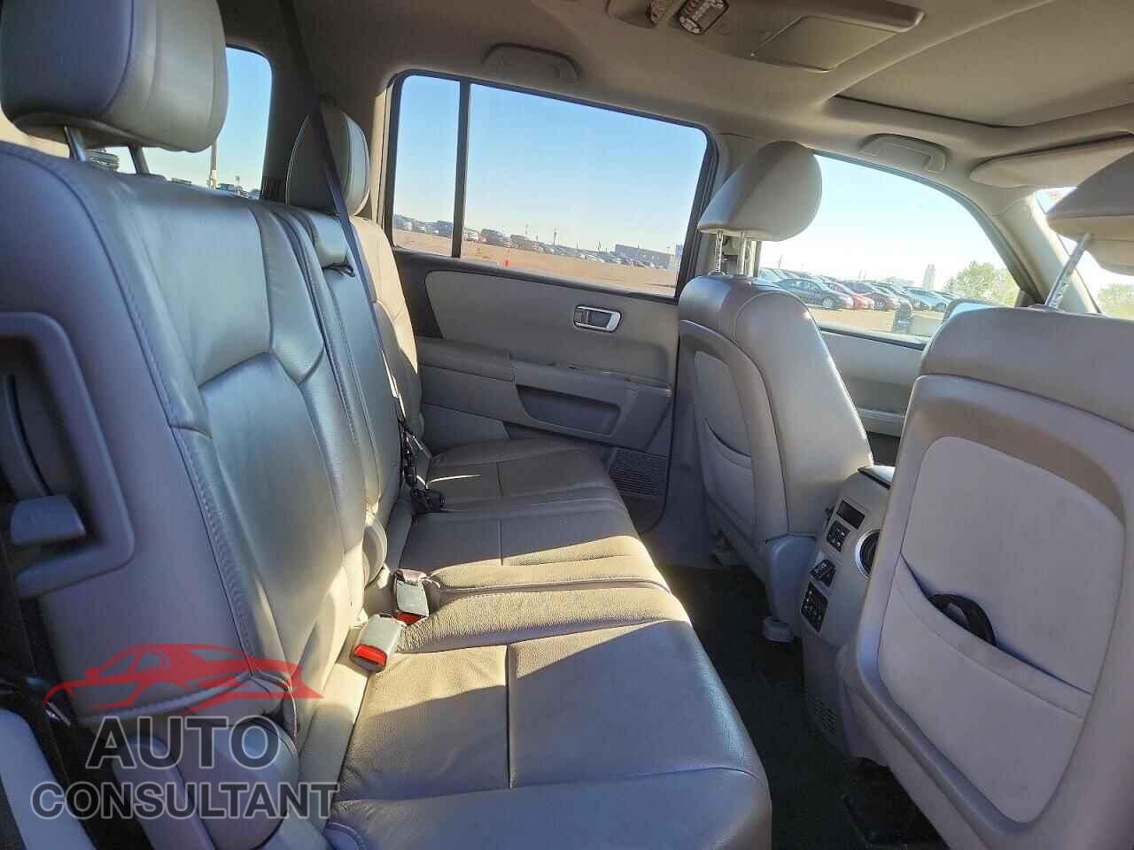 HONDA PILOT 2015 - 5FNYF4H63FB502254