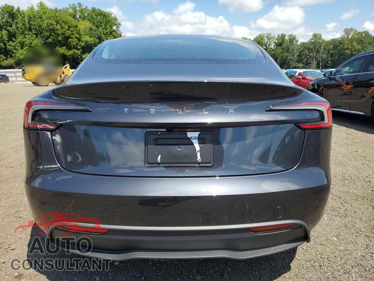 TESLA MODEL 3 2025 - 5YJ3E1EA2SF043877