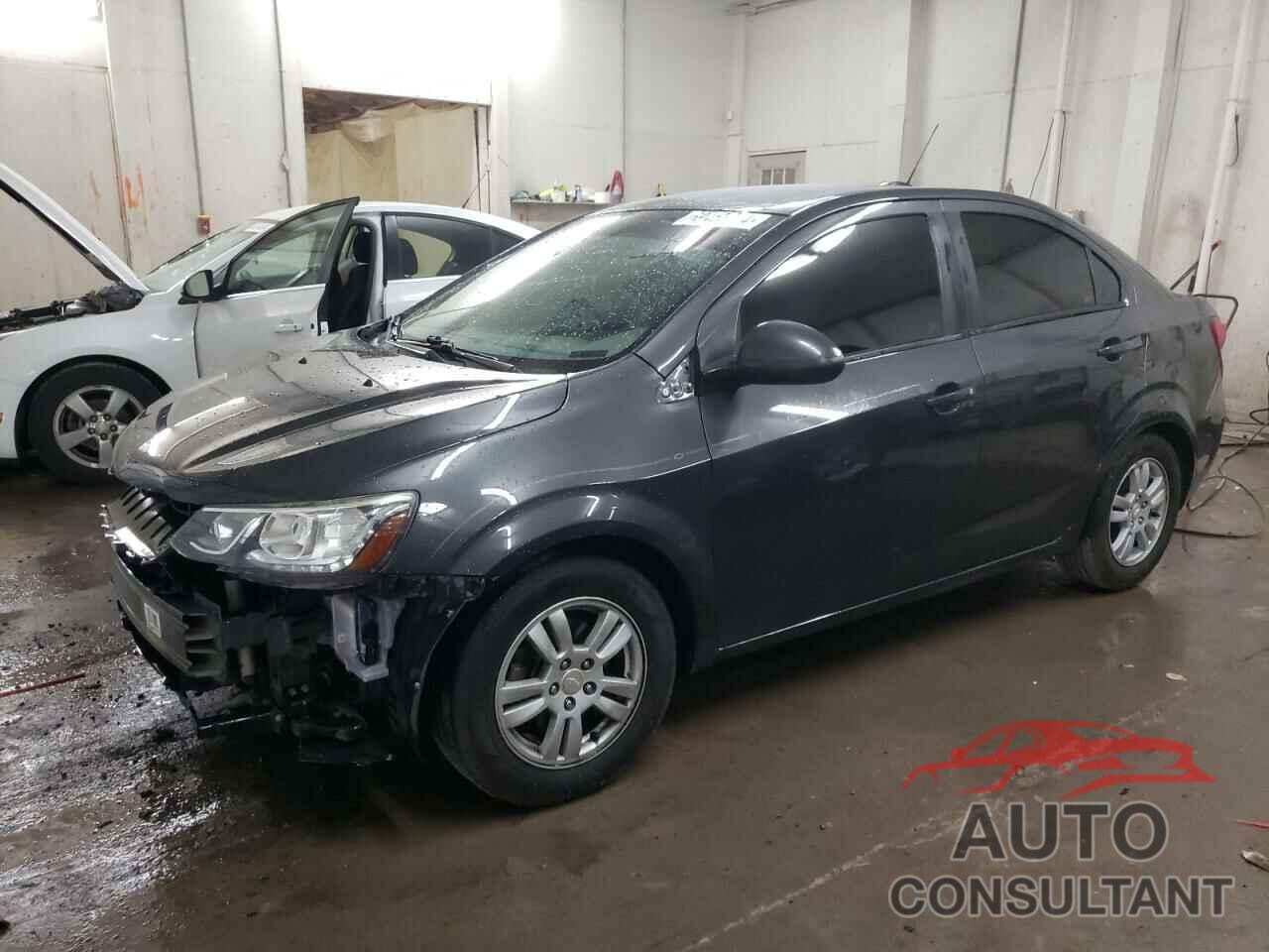 CHEVROLET SONIC 2018 - 1G1JB5SH1J4117619