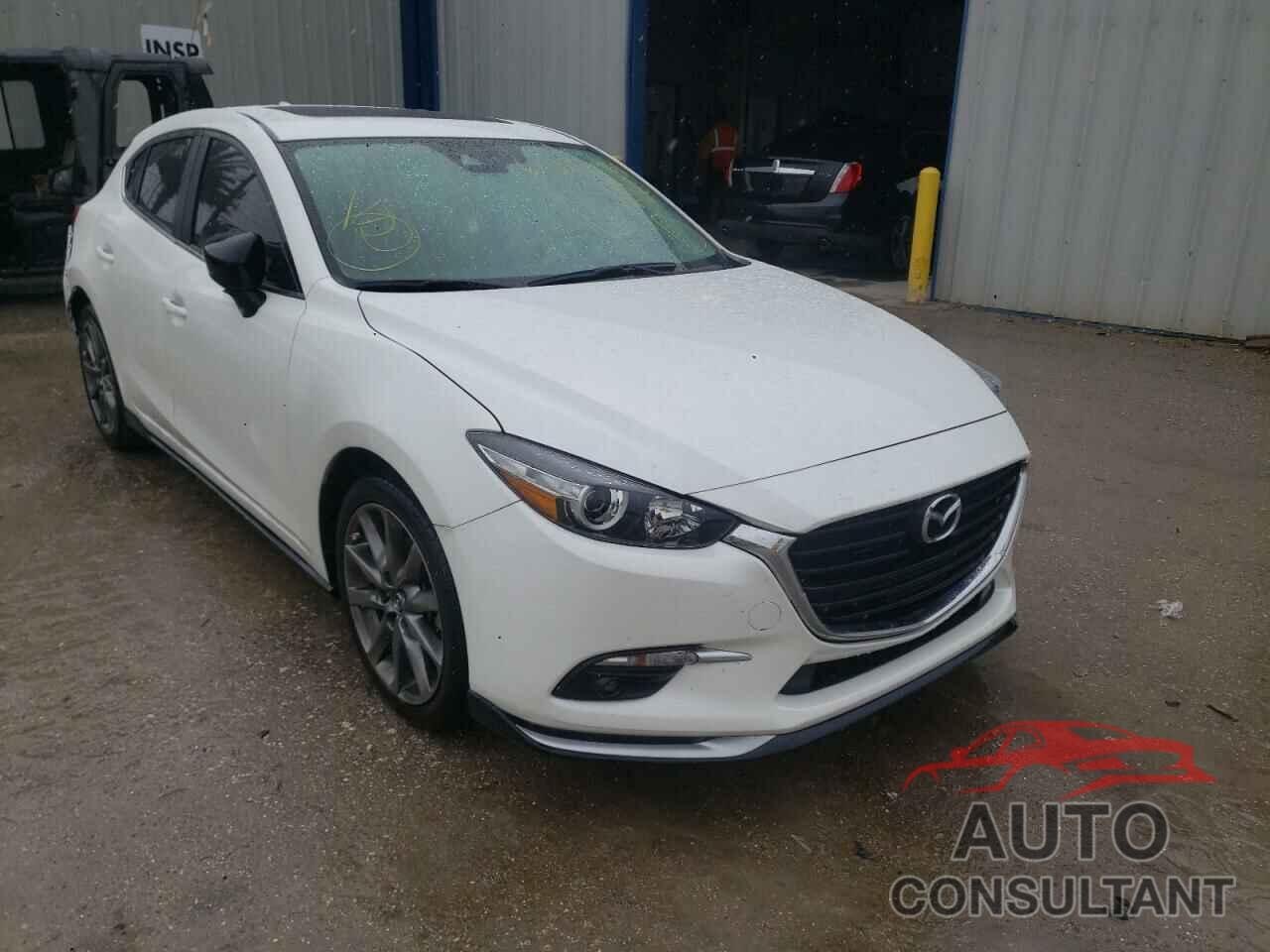 MAZDA 3 2018 - 3MZBN1L38JM255903